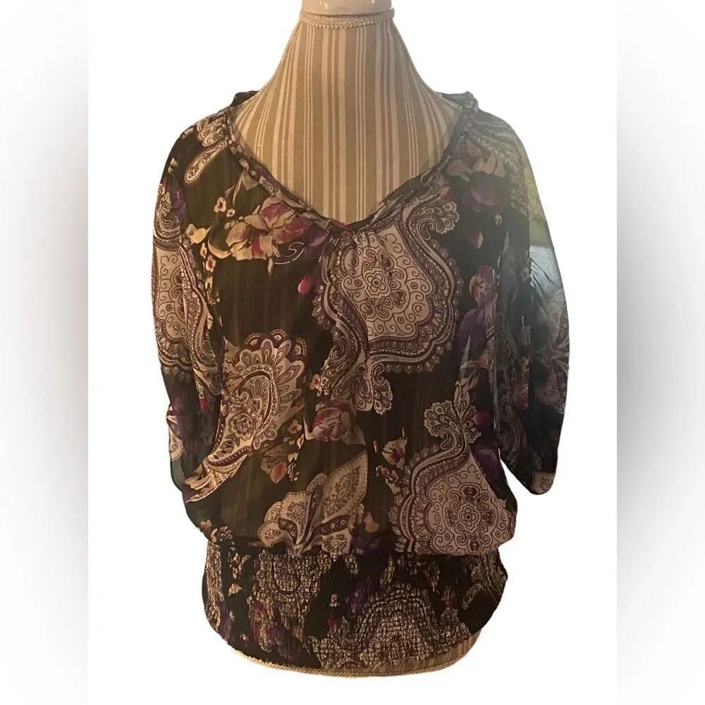 White Hkise Black Market like new never worn size medium beautiful sheerest